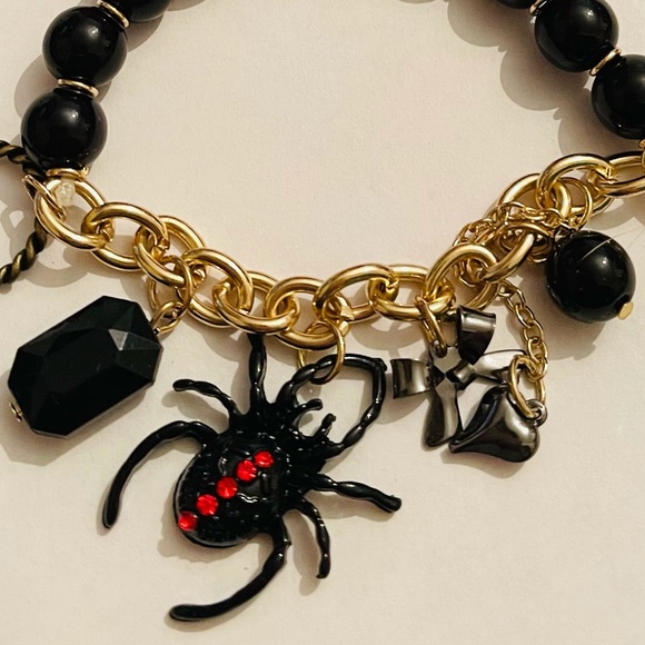 Betsy Johnson spider bracelet and earrings - Picture 8 of 8